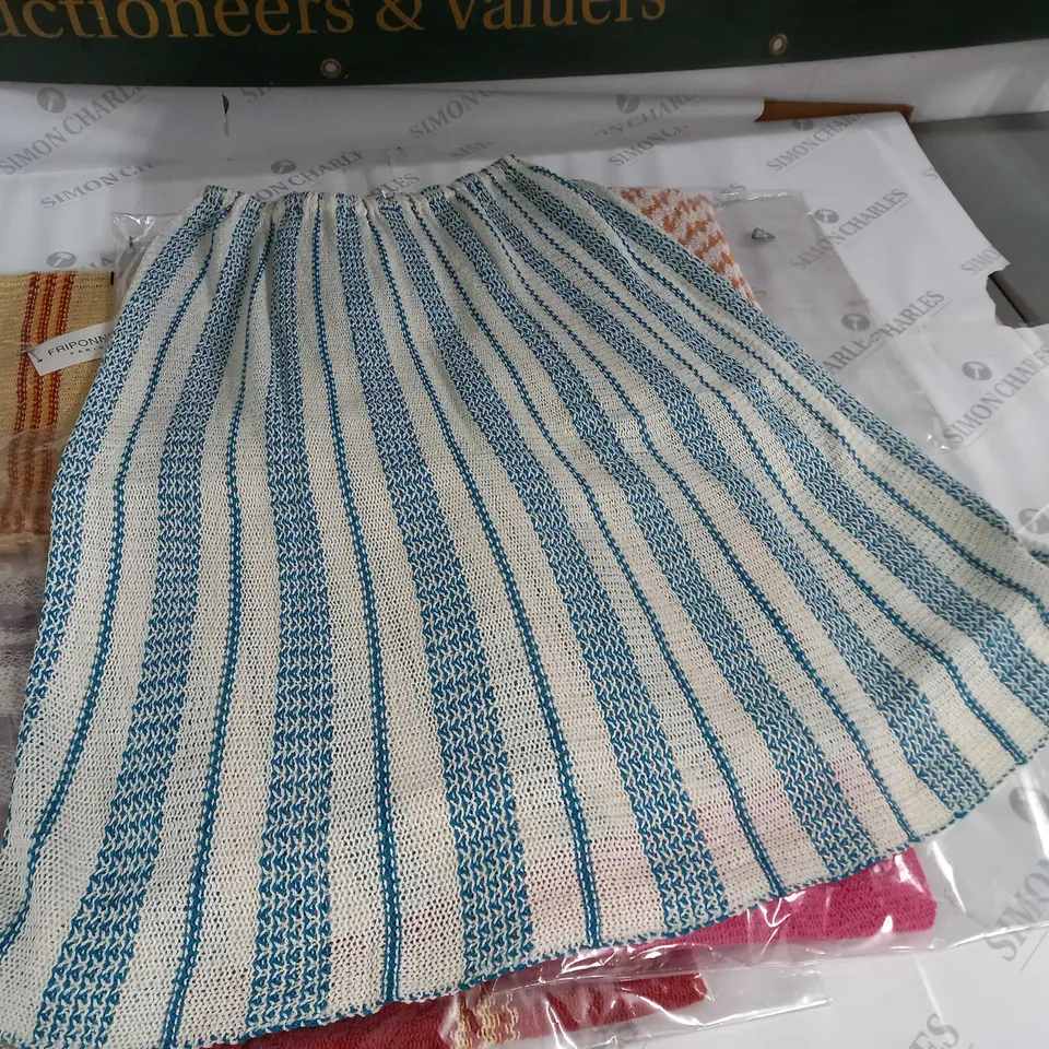 LOT OF 8 ASSORTED KNITWEAR CLOTHING ITEMS - VARIOUS SIZES