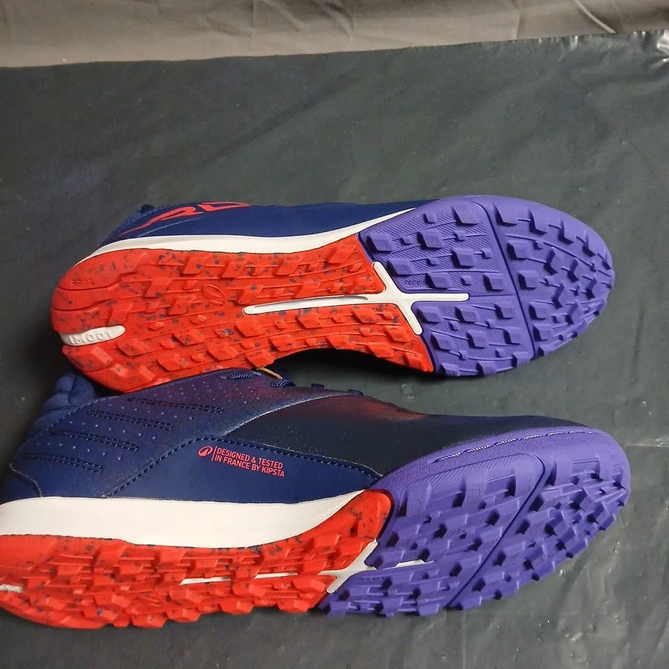 KIPSTA FOOTBALL TRAINERS – BLUE/PURPLE, EU 40 (UK 6) WITH TAG