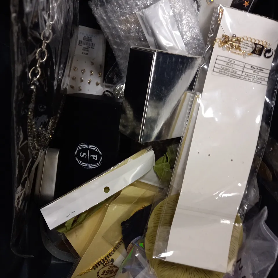 APPROXIMATELY 20 ASSORTED JEWELLERY PRODUCTS TO INCLUDE BRACELETS, NECKLACES, WATCHES ETC 