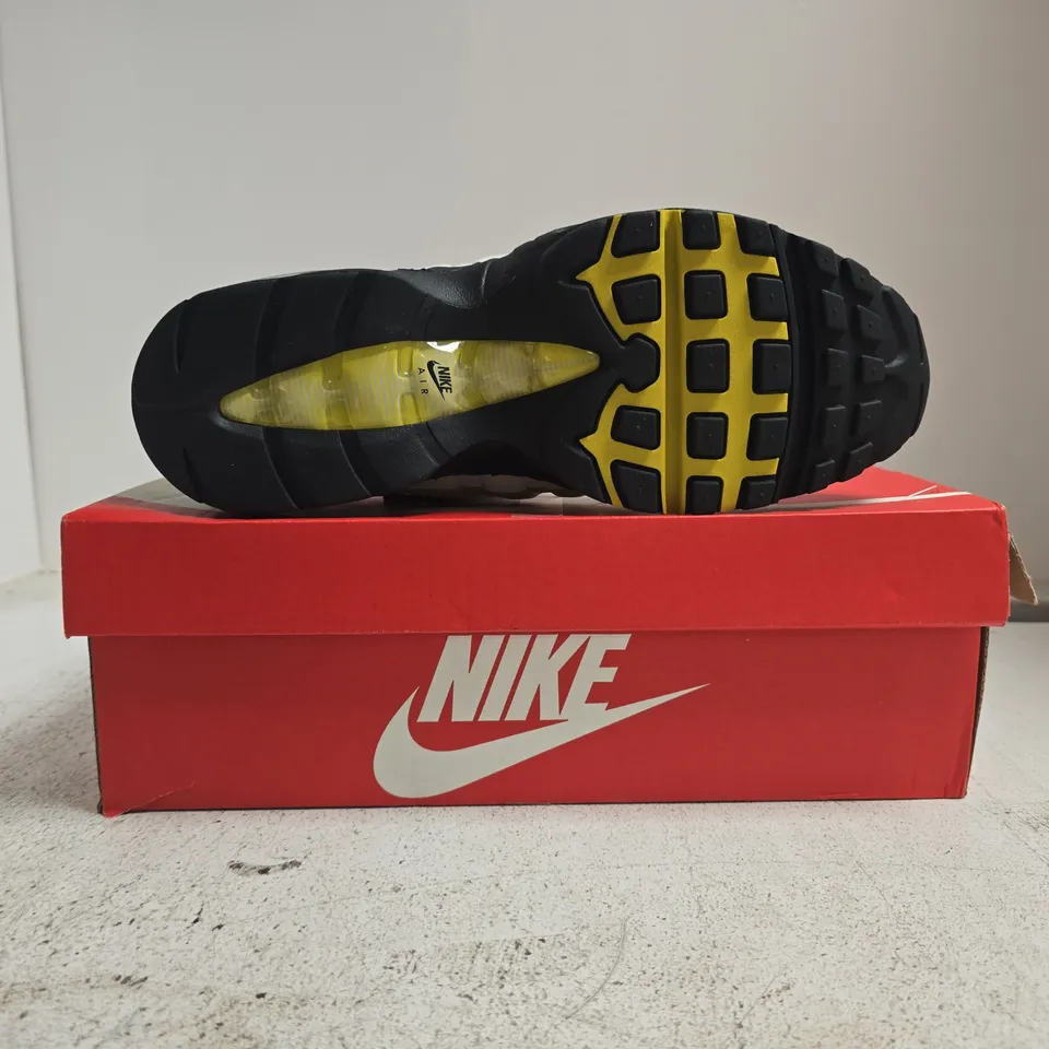 BOXED PAIR OF NIKE AIR MAX 95 BIG BUBBLE TRAINERS IN WHITE/SAFFRON/BLACK SIZE UK 9