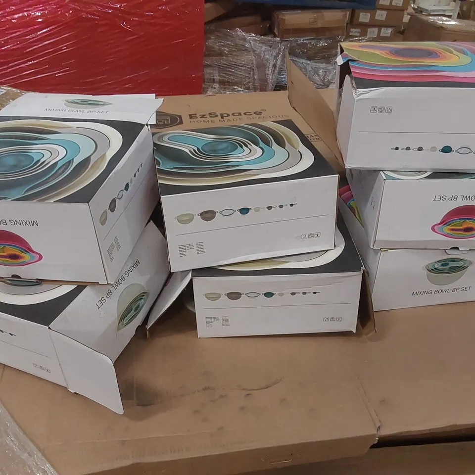 PALLET OF ASSORTED ITEMS INCLUDING: MULTIPURPOSE LADDER, BUNK BED PARTS, MIXING BOWL SETS ECT
