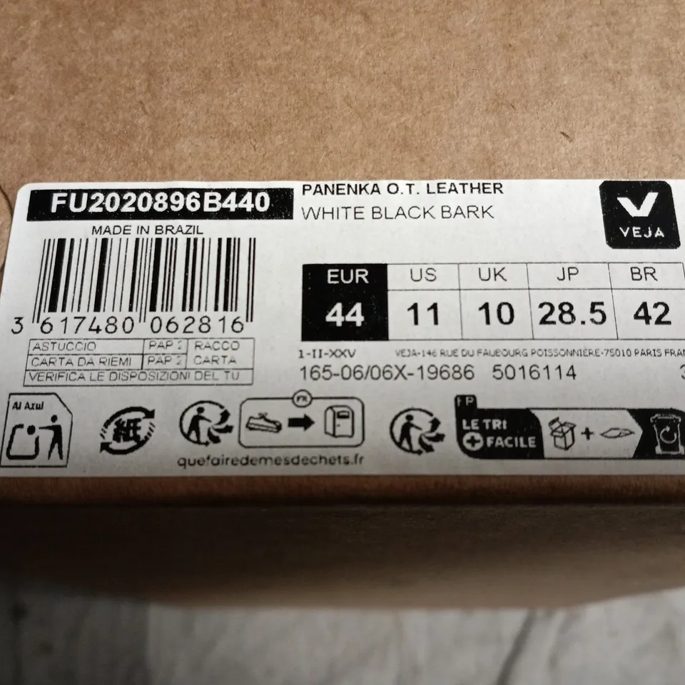 VEJA PANENKA WHITE LEATHER TRAINERS – UK 10 (EU 44)