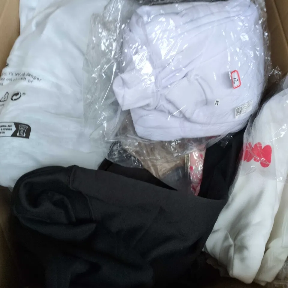 APPROXIMATELY 20 ASSORTED CLOTHING PRODUCTS IN VARIOUS STYLES & SIZES TO INCLUDE JUMPERS, T-SHIRTS, DRESSES ETC