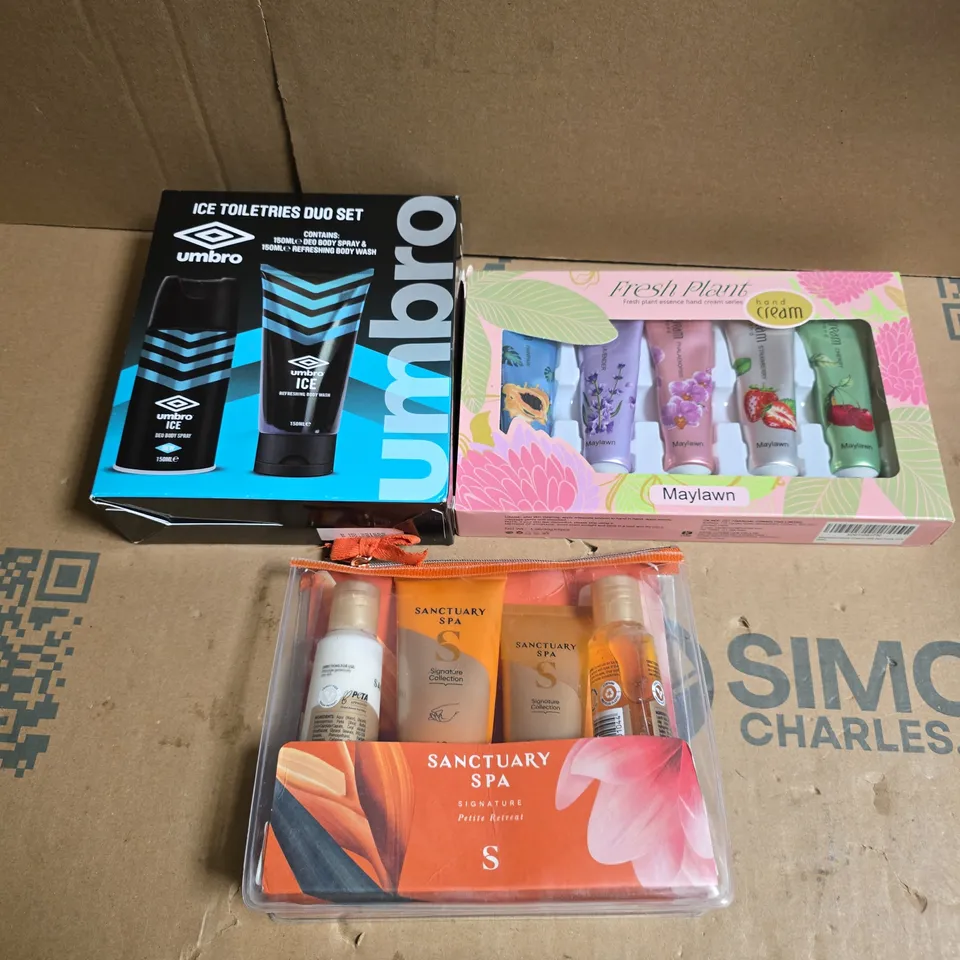 APPROXIMATELY 15 ASSORTED BEAUTY GIFT SETS TO INCLUDE SANCTUARY SPA, MAYLAWN, UMBRO ETC