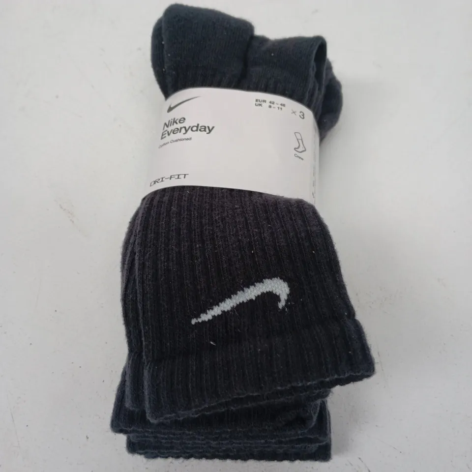 NIKE EVERYDAY MEN'S CREW SOCKS – 3-PACK, UK 8-11 (EU 42-46),