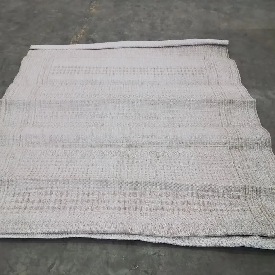 QUALITY DESIGNER AREA RUG - APPROXIMATELY 213X160CM