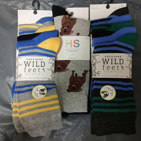 APPROXIMATELY 40 ASSORTED PACKS OF SOCKS IN VARIOUS COLOURS, STYLES AND SIZES TO INCLUDE WILD FEET BAMBOO & HAPPY SOCKS, ETC