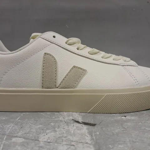 BOXED PAIR OF VEJA SHOES IN WHITE UK SIZE 8