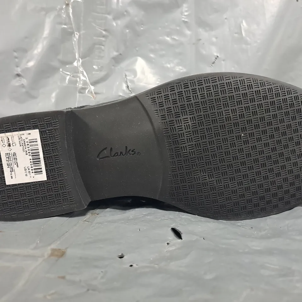 BOXED PAIR OF CLARKS SHOES IN BLACK SIZE UK 6.5