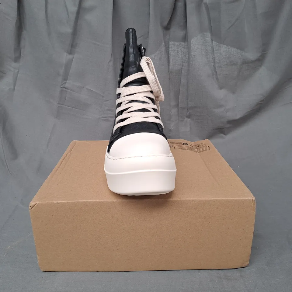 BOXED PAIR OF DESIGNER PLATFORM ANKLE BOOTS IN BLACK/CREAM EU SIZE 38