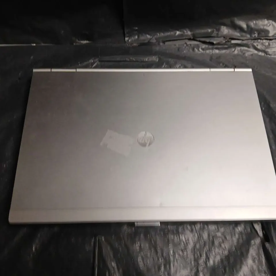 HP LAPTOP – SILVER - MODEL UNSPECIFIED