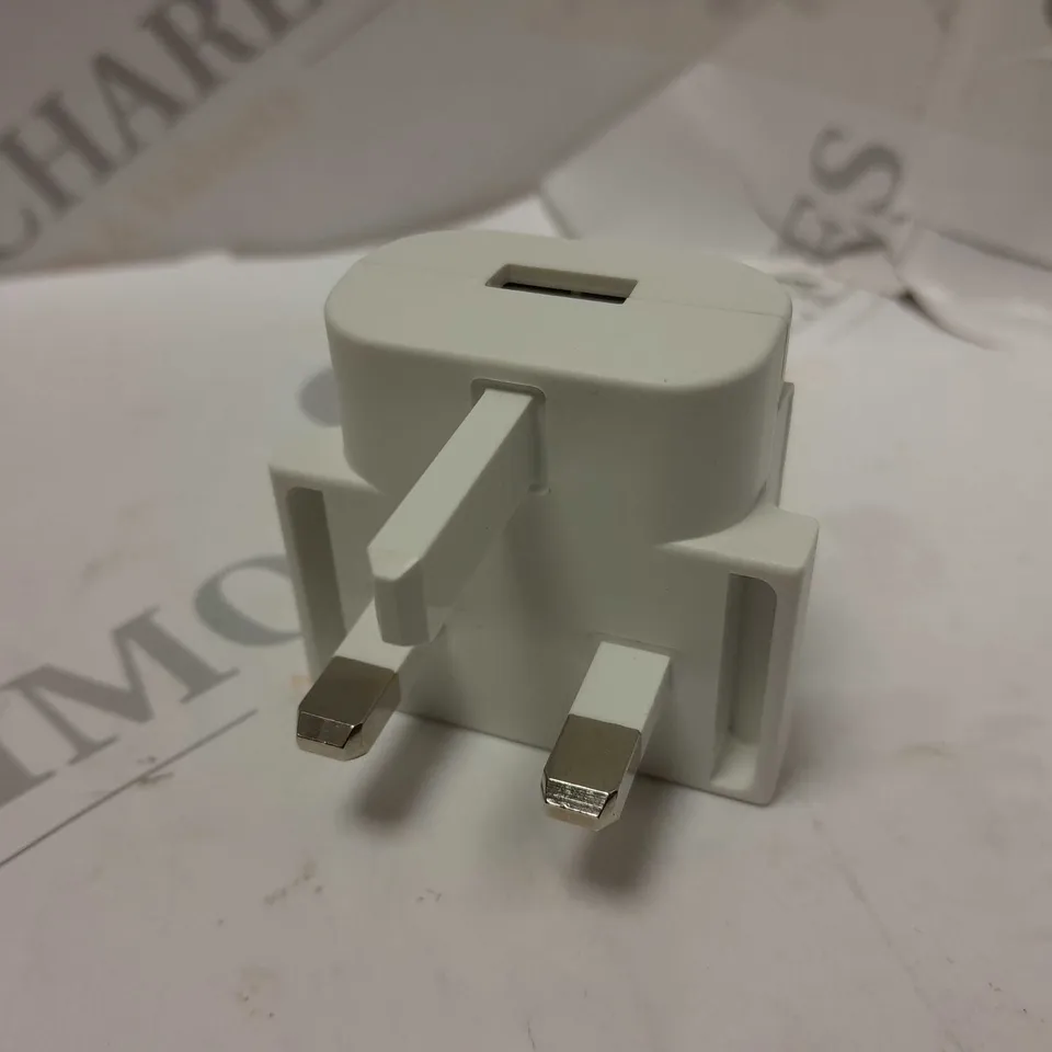 APPROXIMATELY 32 USB-A TRAVEL CHARGERS