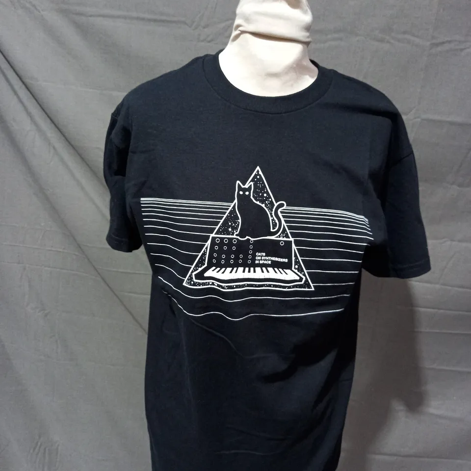 GILDAN T-SHIRT SIZE MEDIUM 