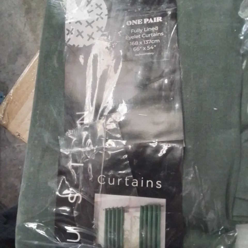 BAGGED FULLY LINED PAIR OF GREEN EYELET CURTAINS 66"×54" 
