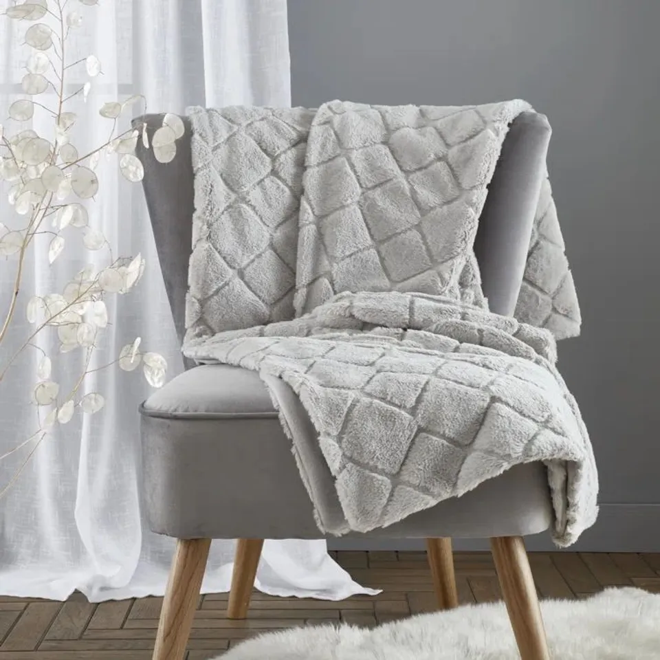 COSY DIAMOND FAUX FUR SOFT THROW 130 × 170cm