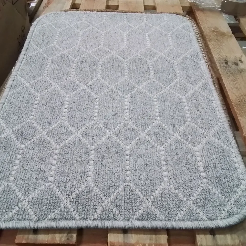 QUALITY DESIGNER AREA RUG - APPROXIMATELY 75X50CM