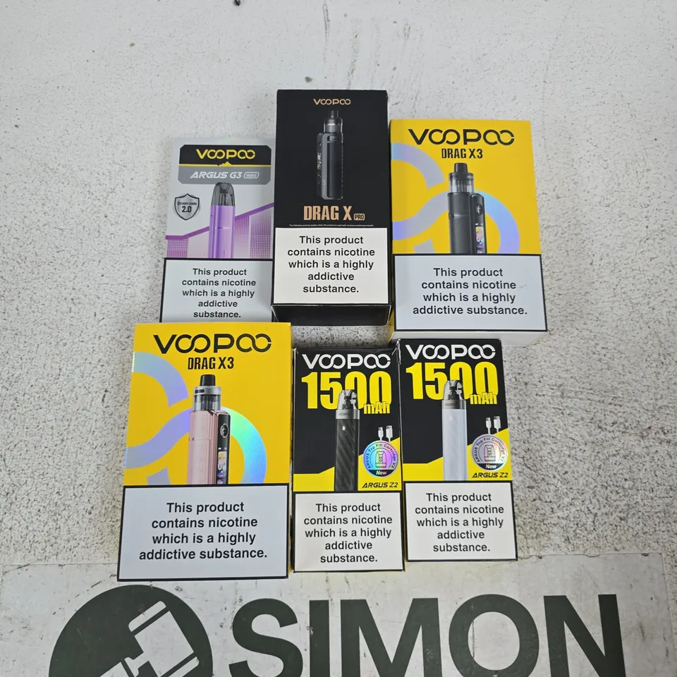 APPROXIMATELY 20 ASSORTED VOOPOO E-CIG PRODUCTS AND ACCESSORIES IN VARIOUS SHAPES, COLOURS AND SIZES 