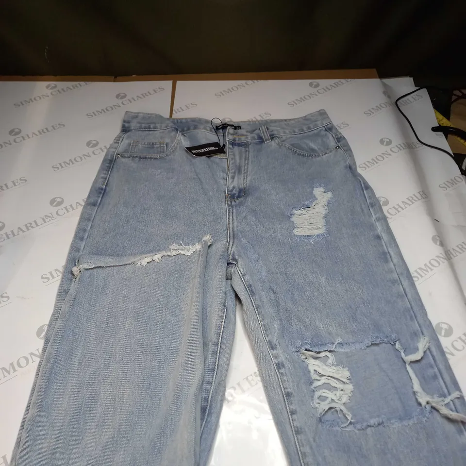 PRETTYLITTLETHIING LIGHT WASHED DISTRESSED JEANS - SIZE 14