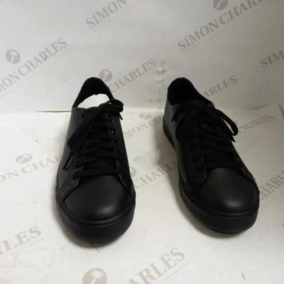 KICKERS TOVNI LACER VEGAN BLACK SIZE 41 