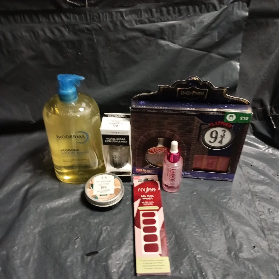 APPROXIMATEY 20 ASSORTED HEALTH AND BEAUTY PRODUCTS TO INCLUDE - HARRY POTTER BATH FIZZER TRIO - BIODERMA CLEANSING OIL AND MYLEE GEL NAIL WRAPS