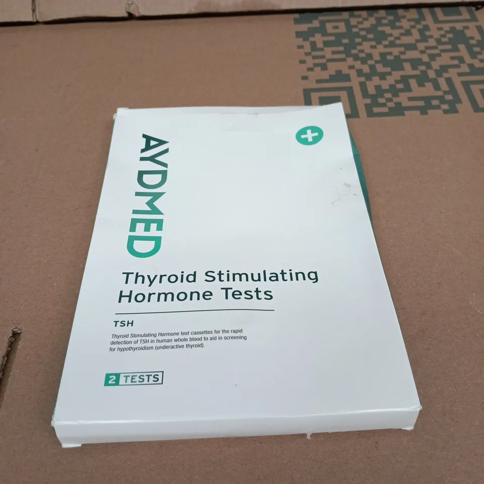TOTE OF APPROXIMATELY 10 ASSORTED ITEMS INCLUDING AYDMED THYROID STIMULATING HORMONE TEST, SEFUDUN AUTO SKIN TAG REMOVAL KIT AND COMPEED