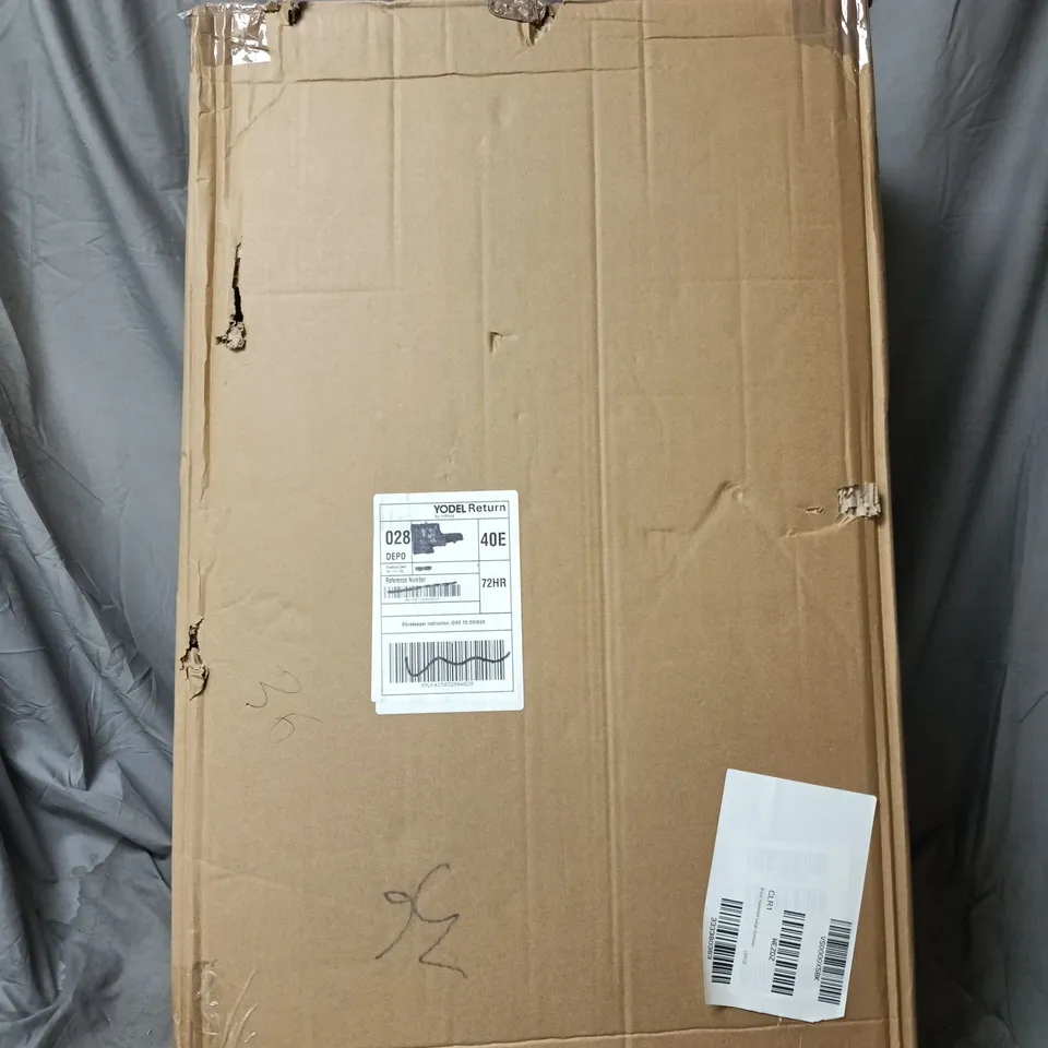 IT LUGGAGE HARDSHELL LARGE SUITCASE IN BLACK