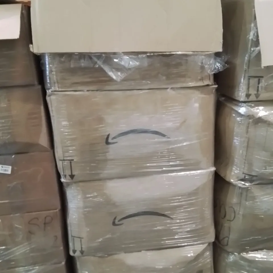 PALLET CONTAINING A LARGE QUANTITY OF PHONE CASES 