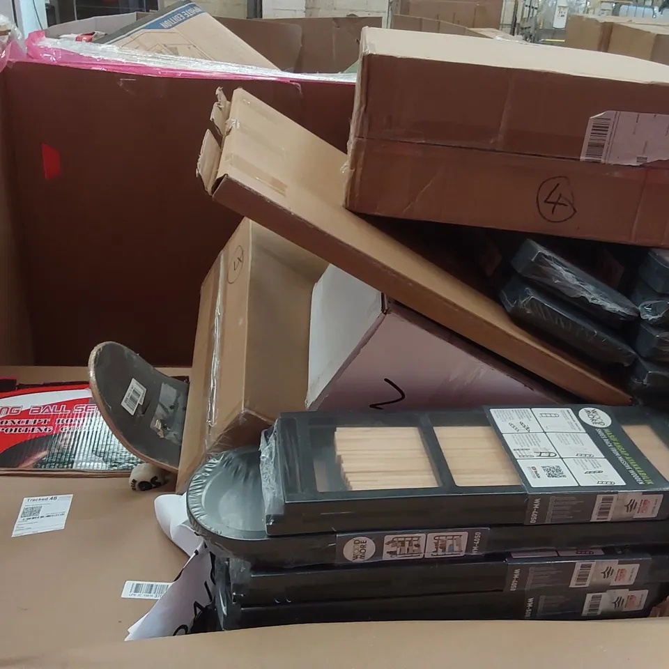 PALLET OF ASSORTED ITEMS INCLUDING: MODULAR WOODEN SHELVES, LED MONITOR, CIRCULATION FAN, POP-UP BEACH TENT ECT