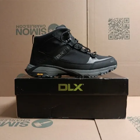 BOXED PAIR OF DLX RENTON SHOES IN BLACK SIZE UK 8