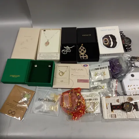 LARGE QUANTITY OF ASSORTED JEWELLERY TO INCLUDE: NECKLACES, RINGS, WATCHES AND EARRINGS