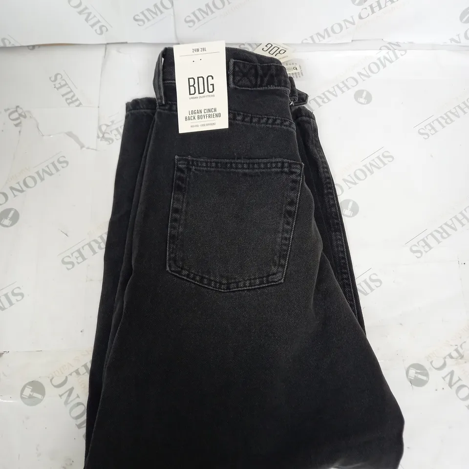 BDG LOGAN CINCH BACK BOYFRIEND DENIM JEANS SIZE W24 L28