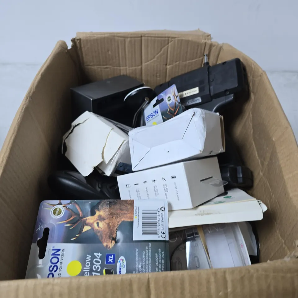 BOX OF APPROXIMATELY 20 ASSORTED ITEMS INCLUDING EPSON PRINT CARTRIDGE , ORB HEADSET AND BELKIN LIGHTNING CHARGER