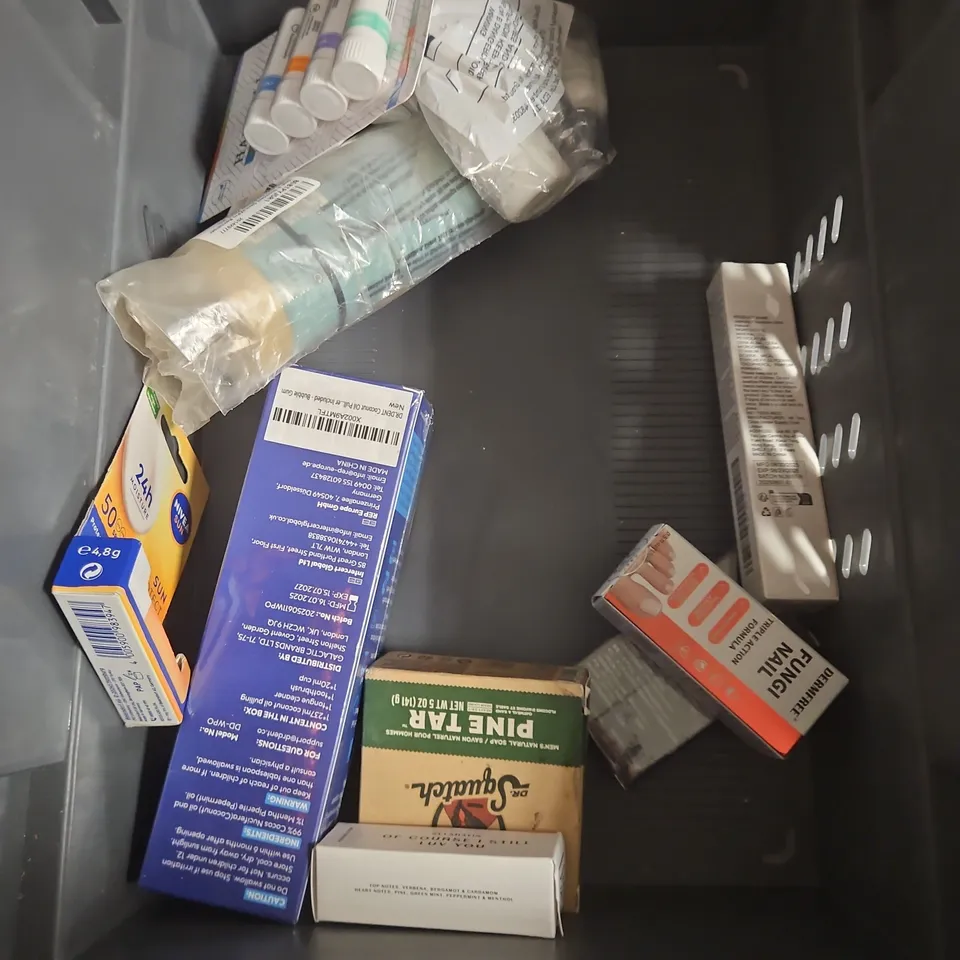 APPROXIMATEY 20 ASSORTED HEALTH AND BEAUTY PRODUCTS TO INCLUDE - PANTENE HAIR BIOLOGY MASK - VIVISCAL HEALTHY HAIR VITAMINS - ECLAT SKIN MANGO LIP BALM - ETC