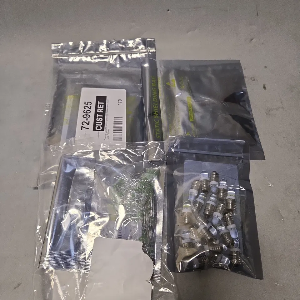 LOT OF 4 ASSORTED LEDS TO INCLUDE - 3MM RED MINIATURE - 3MM GREEN MINIATURE - WHITE BULB - ETC