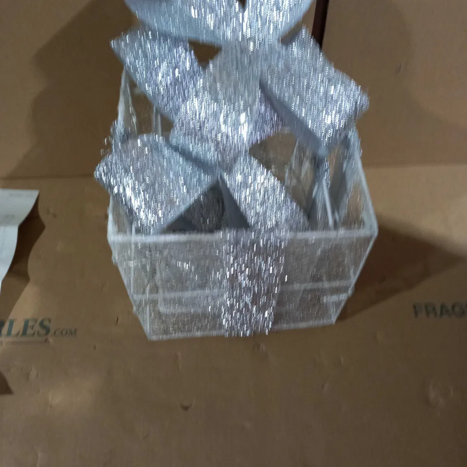 SET OF 3 LIGHT UP CHRISTMAS PACELS WHITE RRP £39.99
