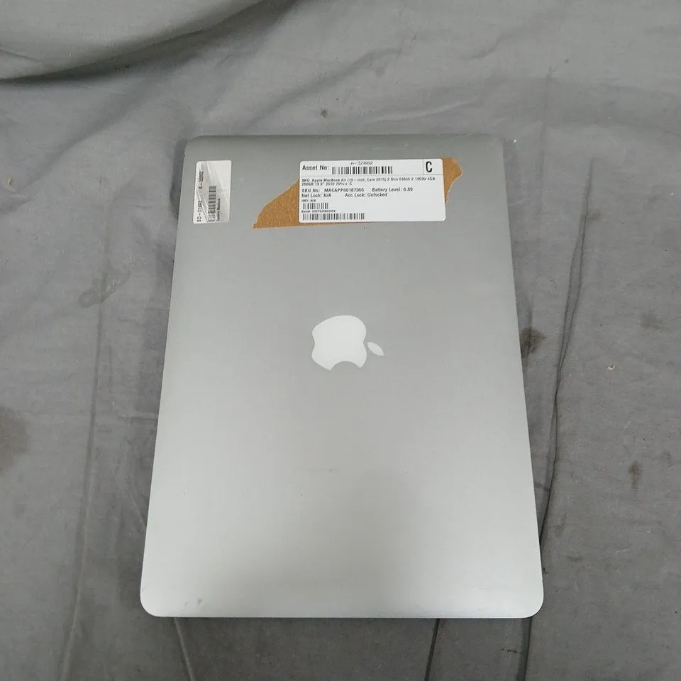 APPLE MACBOOK AIR 13-INCH (LATE 2010) – 256GB SSD, 4GB RAM. DOES NOT POWER ON