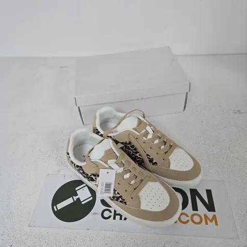 UK 7 E. SHOES BY EMMA WOMEN'S SNEAKERS – BEIGE & WHITE WITH LEOPARD PRINT & GOLD STAR