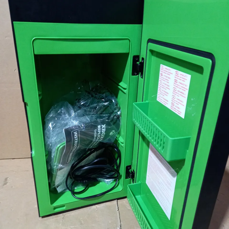 UKONIC XBOX SERIES X REPLICA MINI FRIDGE