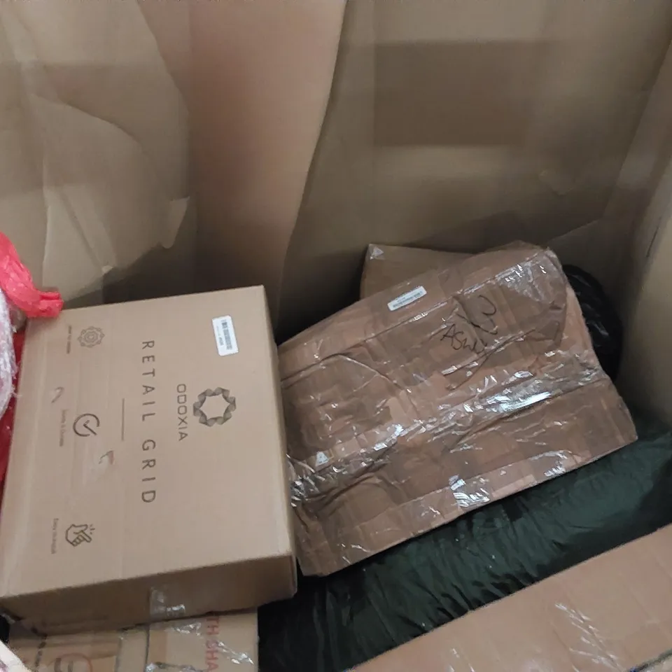 PALLET OF ASSORTED ITEMS INCLUDING: AIR FRYERS, CLOTHES RAIL, CHRISTMAS DECORATIONS