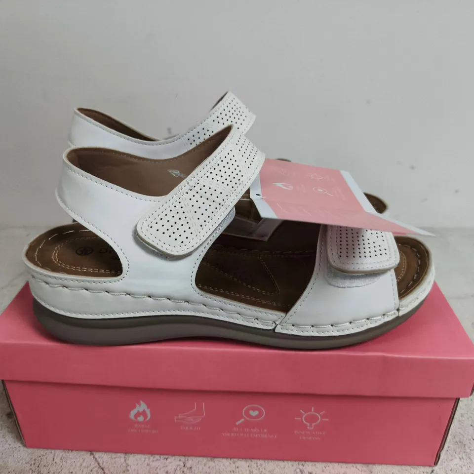 BOXED PAIR OF RUBY WHITE KIDS' SANDALS - UK 6