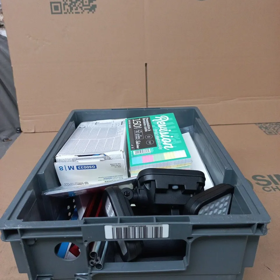 TOTE OF APPROXIMATELY 15 ASSORTED ITEMS TO INCLUDE SOLAR SAFETY LIGHT, UNICARE GLOVES, CAN OPENER ETC