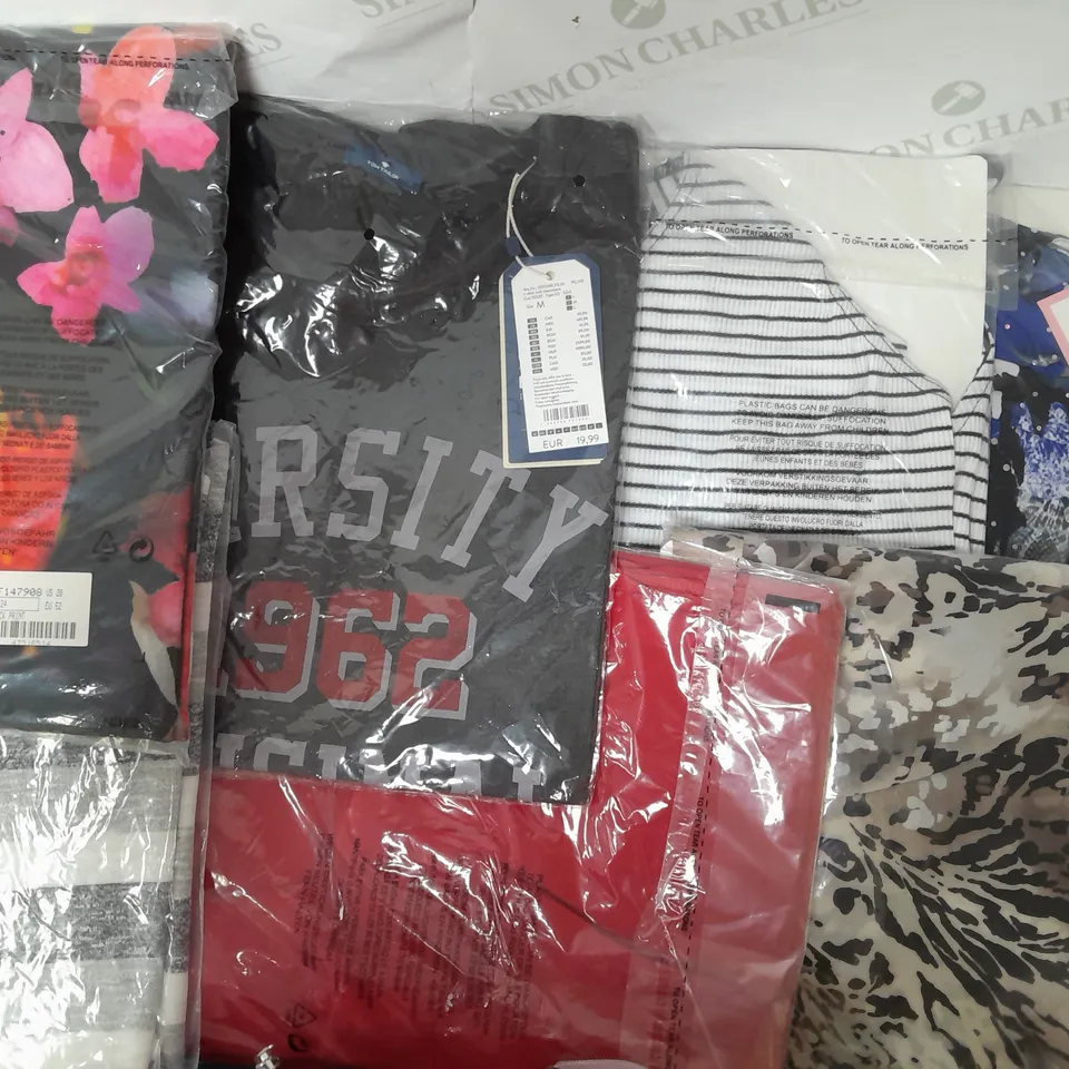 LOT OF APPROX 16 CLOTHING ITEMS IN VARIOUS BRANDS, STYLES, COLOURS AND SIZES
