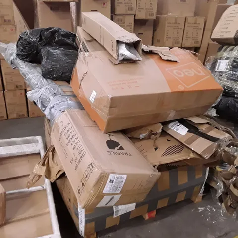 PALLET OF ASSORTED HOUSEHOLD GOODS AND FURNITURE PARTS