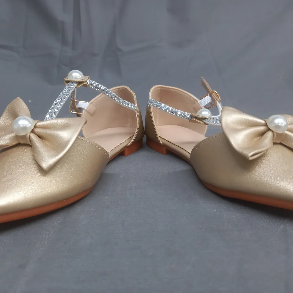 BOXED PAIR OF DESIGNER PUMPS IN GOLD WITH JEWEL EFFECT EU SIZE 34