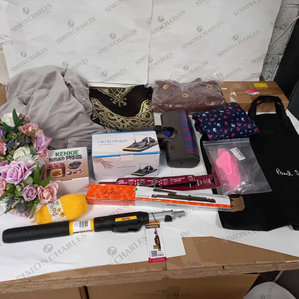 LOT OF ASSORTED HOUSEHOLD GOODS TO INCLUDE KENKIE BURGER PRESS, WEST HAM DOG LEAD, AND PAUL SMITH TOTE BAG ETC.