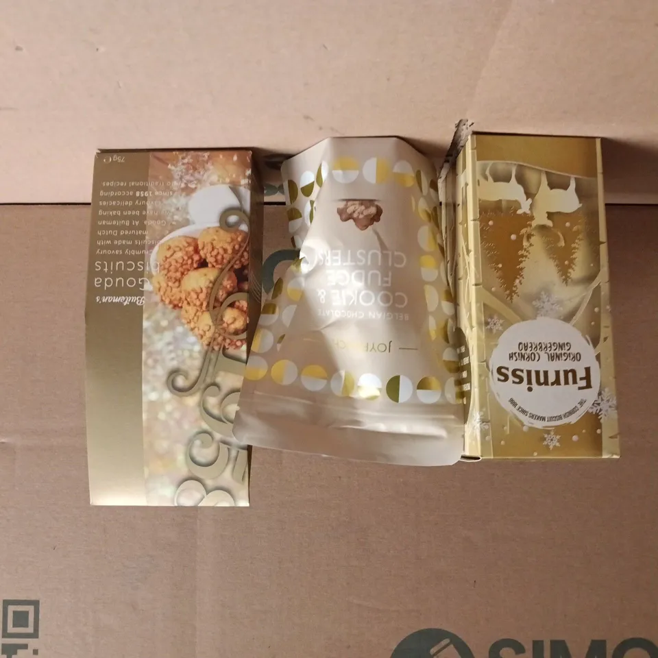 APPROXIMATELY 10 ASSORTED FOOD AND DRINK ITEMS TO INCLUDE GOUDA BISCUITS, GINGERBREAD, ETC