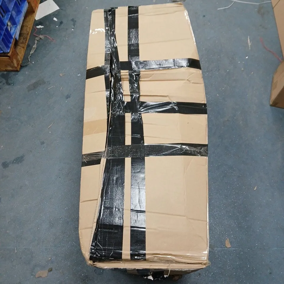 SARA DAVIS CHRISTMAS TREE