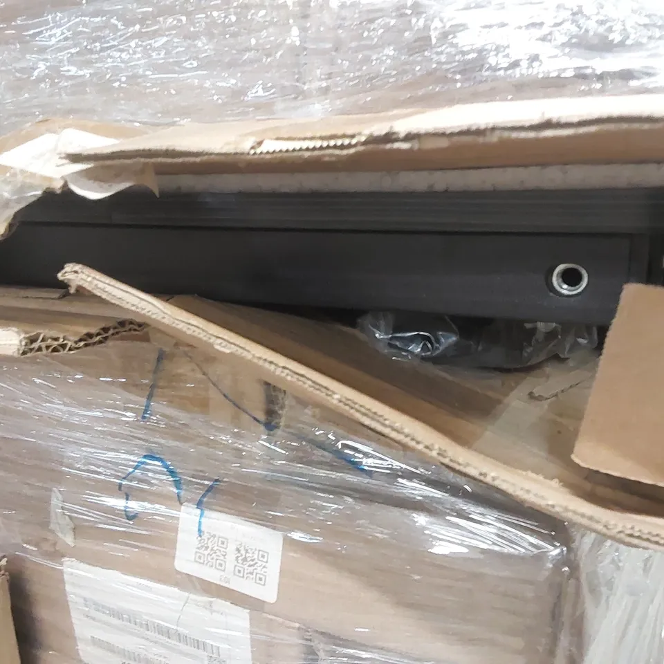 PALLET CONTAINING A LARGE ASSORTMENT OF FURNITURE ITEMS