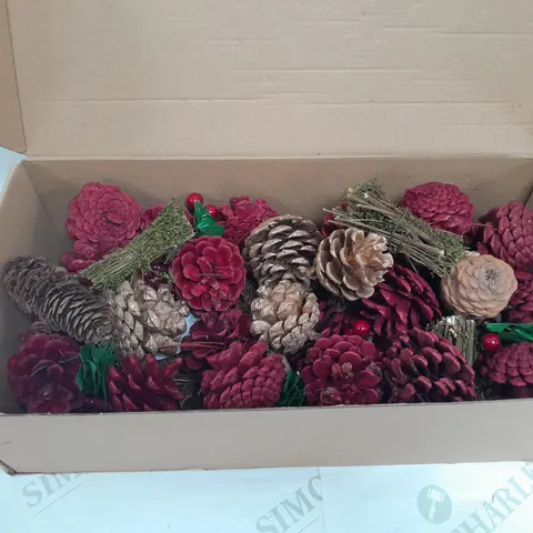 BOXED 120CM RED BERRY AND GOLD GARLAND