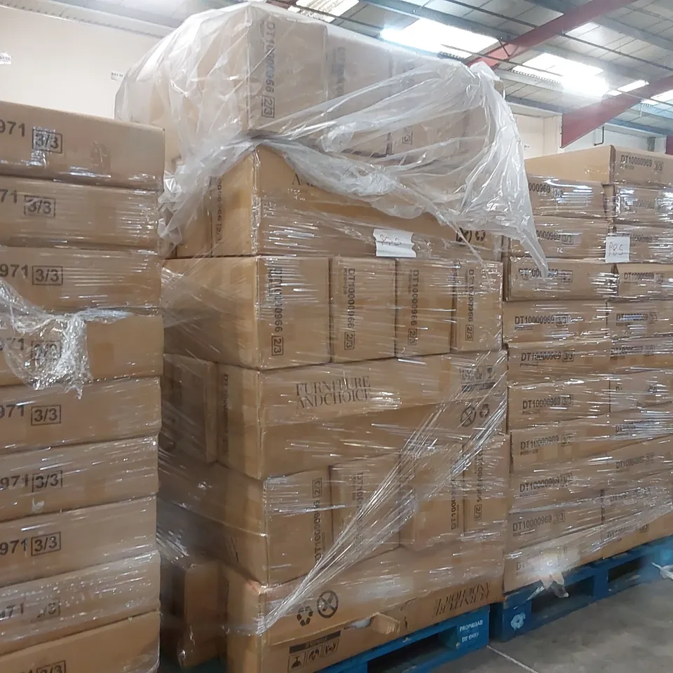 PALLET CONTAINING A LARGE QUANTITY OF DINING TABLE PARTS